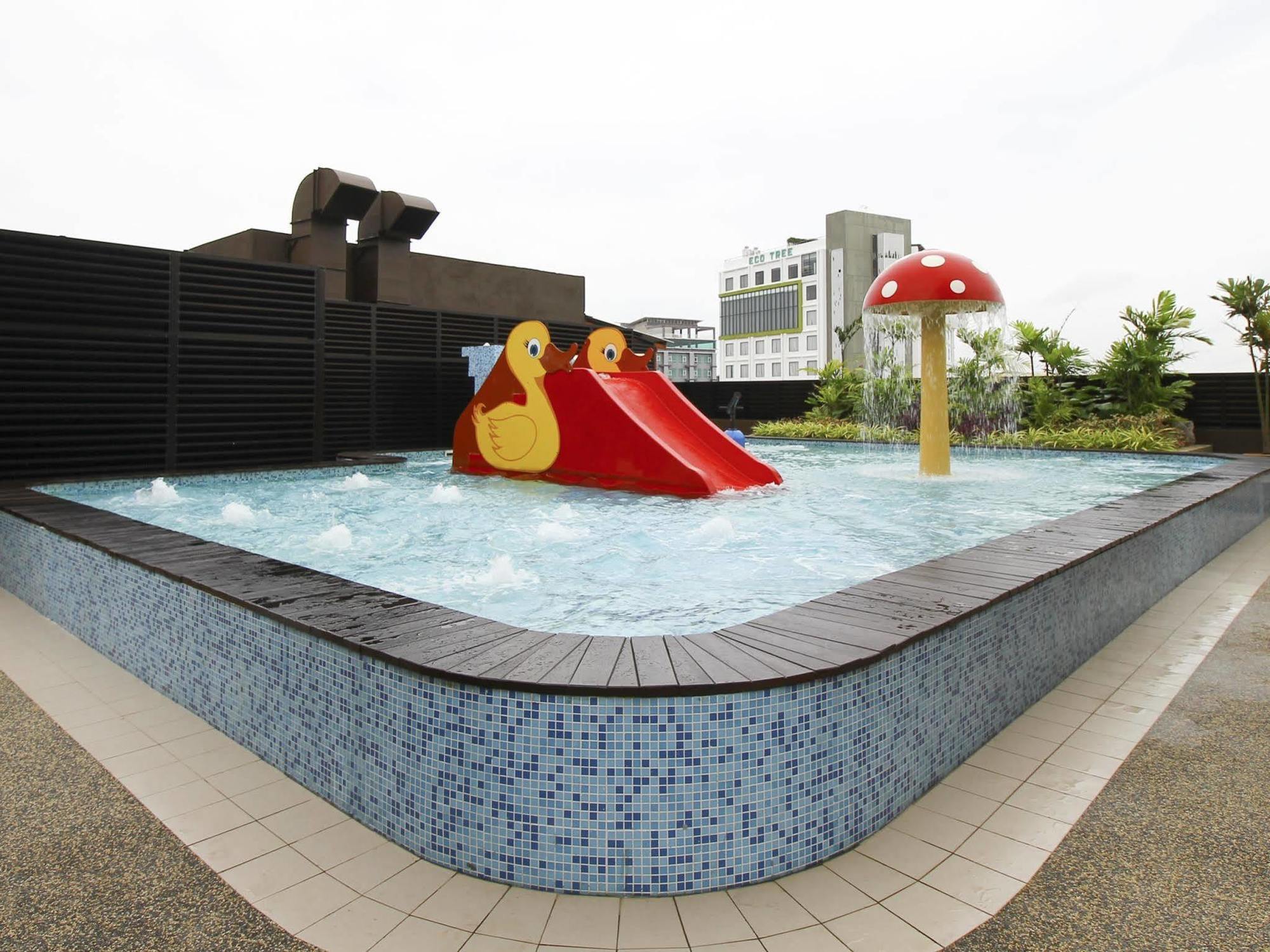 La Boss Hotel Malacca Buitenkant foto